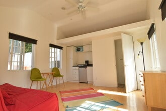 1710 Oakwood St, Unit Guesthouse in Pasadena, CA - Foto de edificio - Building Photo