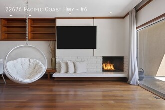 22626 Pacific Coast Hwy in Malibu, CA - Building Photo - Building Photo