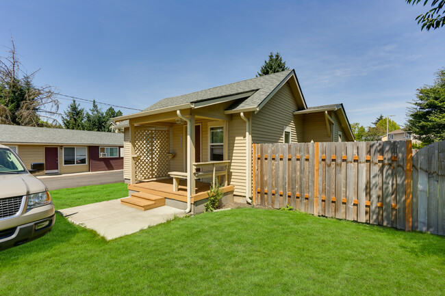 17355 SW Blanton St in Beaverton, OR - Building Photo - Building Photo