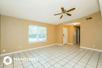 728 Poe St in Azle, TX - Foto de edificio - Building Photo