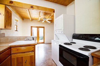 247 C Casados St in Santa Fe, NM - Foto de edificio - Building Photo