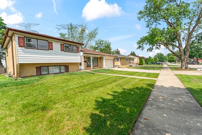 427 Gilbert Dr in Wood Dale, IL - Building Photo - Building Photo