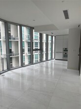 300 Biscayne Boulevard Way, Unit 1006 in Miami, FL - Building Photo - Building Photo