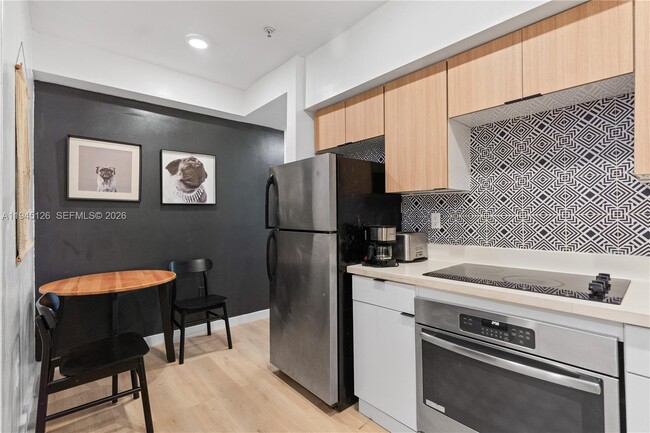 810 7th St in Miami Beach, FL - Building Photo - Building Photo