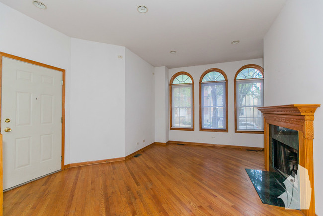 2732 N Wayne Ave in Chicago, IL - Building Photo - Building Photo