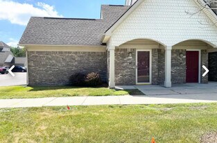 873 Amanda Ln in Pontiac, MI - Building Photo
