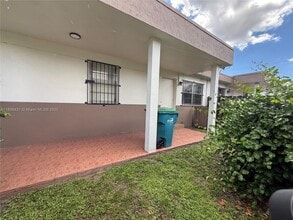 3220 NW 47th St in Miami, FL - Building Photo - Building Photo
