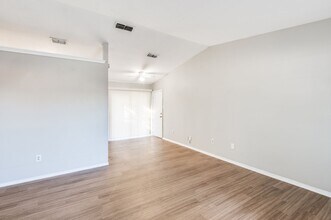 2326 Newbury Dr in Arlington, TX - Building Photo - Building Photo
