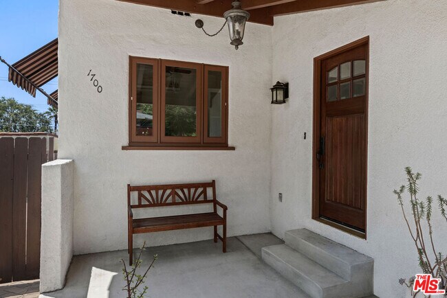 1700 Morada Pl in Altadena, CA - Building Photo - Building Photo