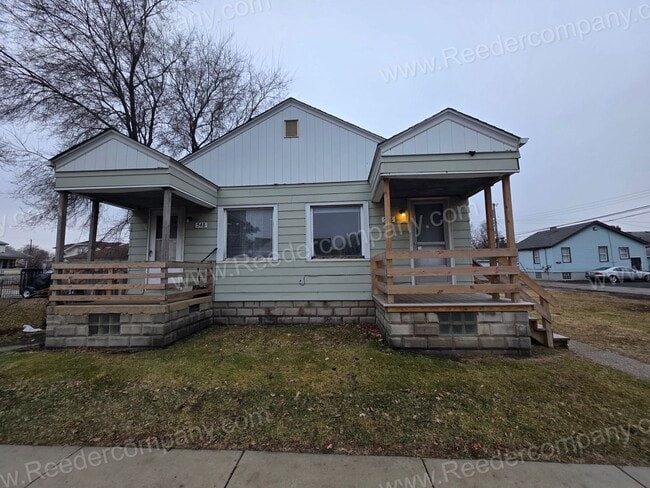 property at 546-548 Chicago St