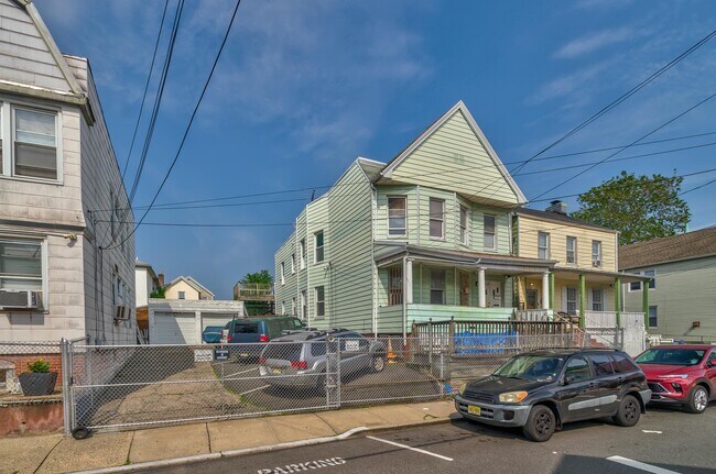 218 Lembeck Ave in Jersey City, NJ - Building Photo - Building Photo