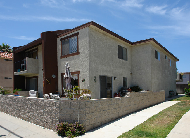 Bldg A in Huntington Beach, CA - Foto de edificio - Building Photo