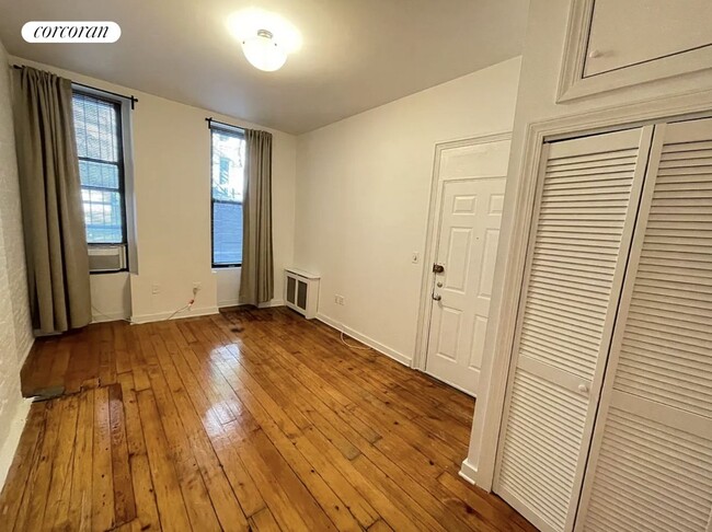 property at 320 W 47th St