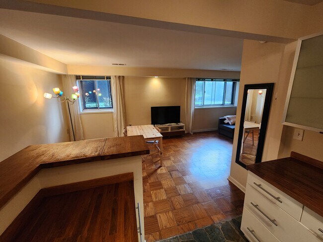 22 Cross Keys Rd, Unit 22a in Baltimore, MD - Building Photo - Building Photo