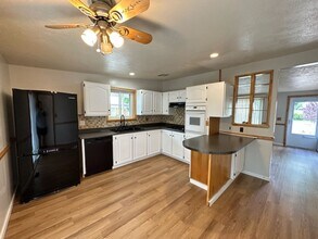 4663 Namba Way, Unit UPPER UNIT in Murray, UT - Building Photo - Building Photo