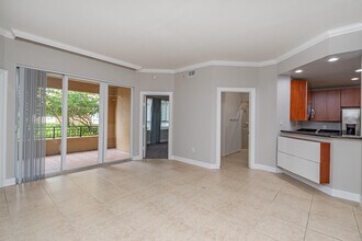 16101 Emerald Estates Dr in Weston, FL - Building Photo - Building Photo