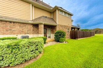 3803 Waterford Bend in Missouri City, TX - Foto de edificio - Building Photo