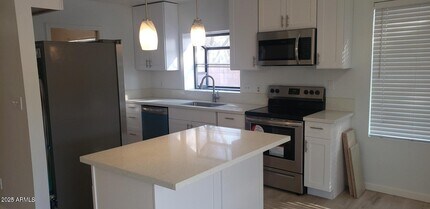 2001 W Summit Pl in Chandler, AZ - Building Photo - Building Photo