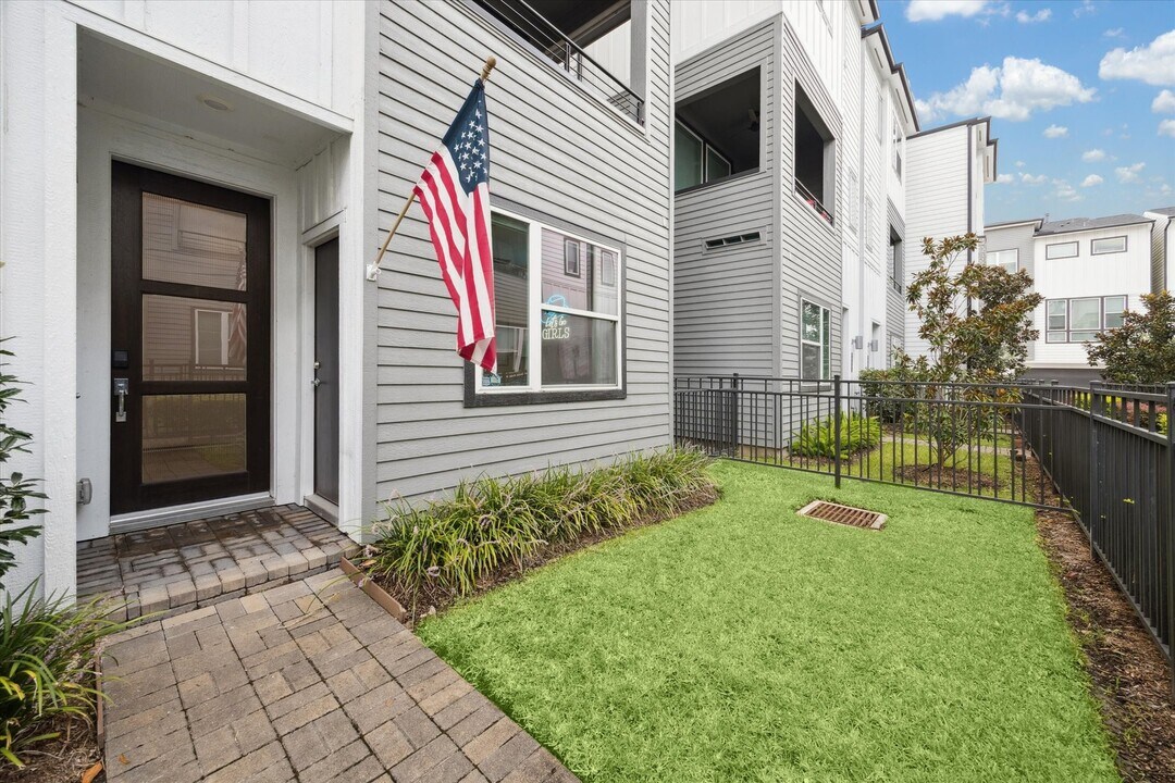 1043 Timbergrove Yards Ln in Houston, TX - Building Photo
