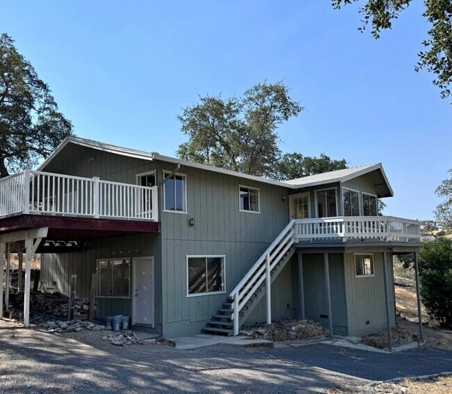 property at 1187 Acorn St
