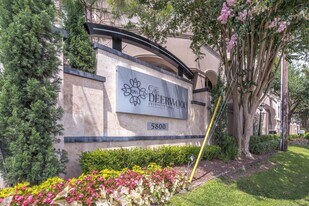 5800 Woodway Dr in Houston, TX - Building Photo