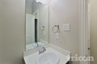 224 Iron Ore Trail in Fort Worth, TX - Foto de edificio - Building Photo