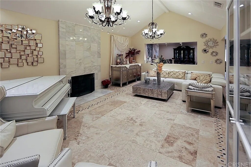 16513 Moorpark St in Encino, CA - Foto de edificio