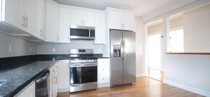 1433 Cambridge St, Unit 1 in Cambridge, MA - Foto de edificio - Building Photo