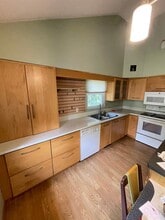 210 W Kent Rd in Duluth, MN - Building Photo - Building Photo