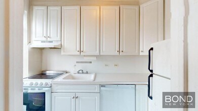 1 Christopher St in New York, NY - Building Photo - Building Photo