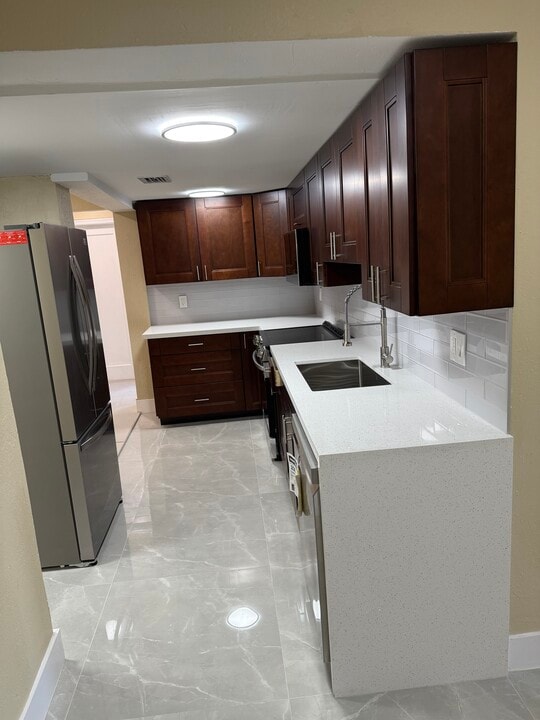 2336 NW 35th St, Unit rear in Miami, FL - Building Photo