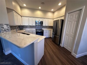 9241 Bayberry Bend in Ft. Myers, FL - Foto de edificio - Building Photo