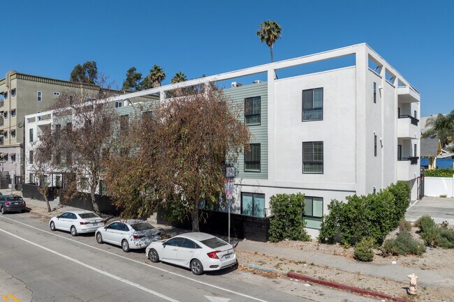 1185 Myra Ave in Los Angeles, CA - Building Photo - Building Photo