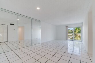 1428 Euclid Ave, Unit 404 in Miami Beach, FL - Foto de edificio - Building Photo