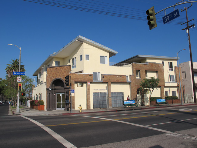 39 West Apartments in Los Angeles, CA - Foto de edificio - Building Photo