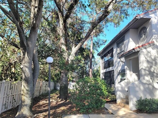 476 Santa Cruz Plz NE, Unit F in St. Petersburg, FL - Building Photo - Building Photo