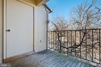 20216 Shipley Ter, Unit 301 in Germantown, MD - Building Photo - Building Photo