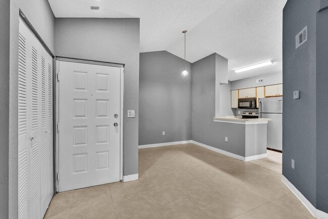 2850 N Oakland Forest Dr in Oakland Park, FL - Building Photo - Building Photo