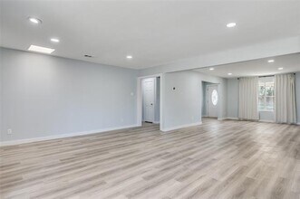 3647 Whitehall Dr in Dallas, TX - Building Photo - Building Photo