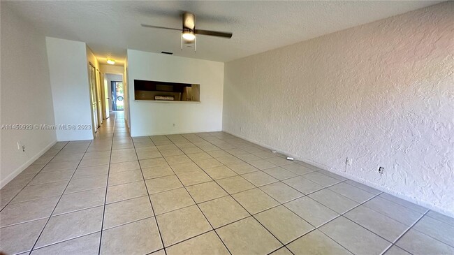 4091 Sierra Ter, Unit #4091 in Sunrise, FL - Foto de edificio - Building Photo