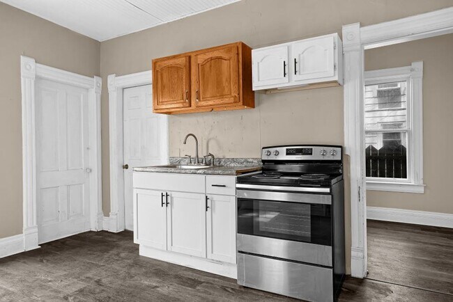 property at 1313 Avon St