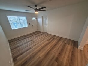 118 E Warren Ave in Bakersfield, CA - Building Photo - Building Photo