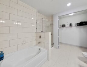 8805 NW 41st St in Doral, FL - Building Photo - Building Photo
