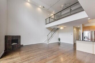 816 W Hubbard St in Chicago, IL - Building Photo - Building Photo