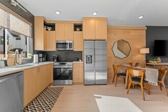 5175 SE 28th Ave in Portland, OR - Foto de edificio - Building Photo