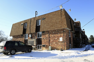 Elizabeth Towers in Lorain, OH - Foto de edificio - Building Photo