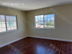 509 E Ave Q-5 in Palmdale, CA - Building Photo - Building Photo