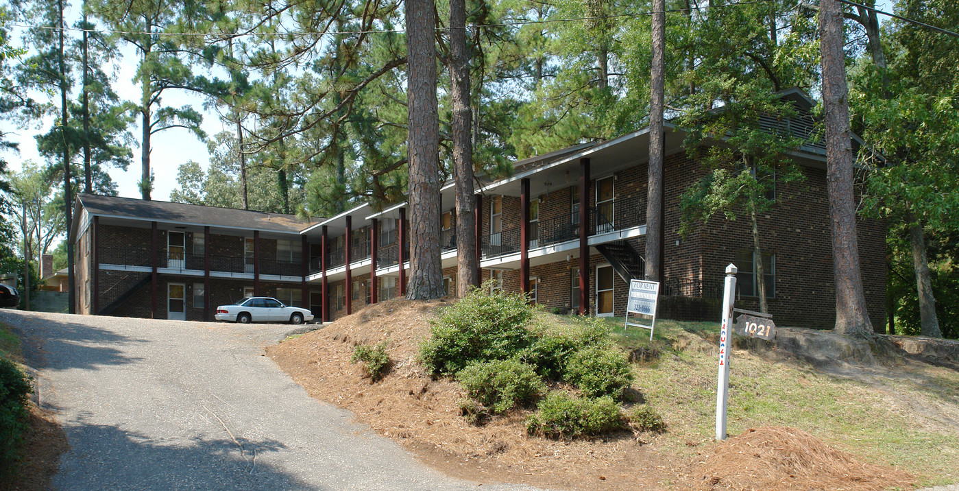 1021 W Rowan St in Fayetteville, NC - Foto de edificio