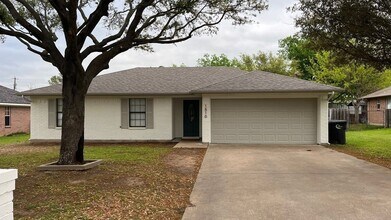 1510 Woodside Ln E in Cleburne, TX - Building Photo - Building Photo