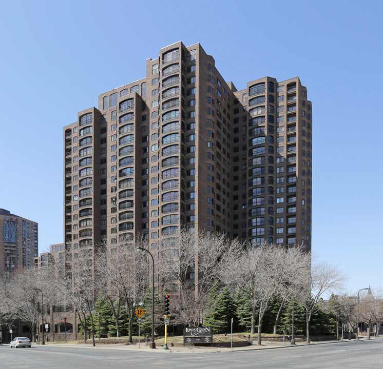 Loring Green East in Minneapolis, MN - Building Photo